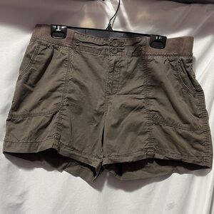 LL21 George Brown Cargo Shorts Lightweight Design